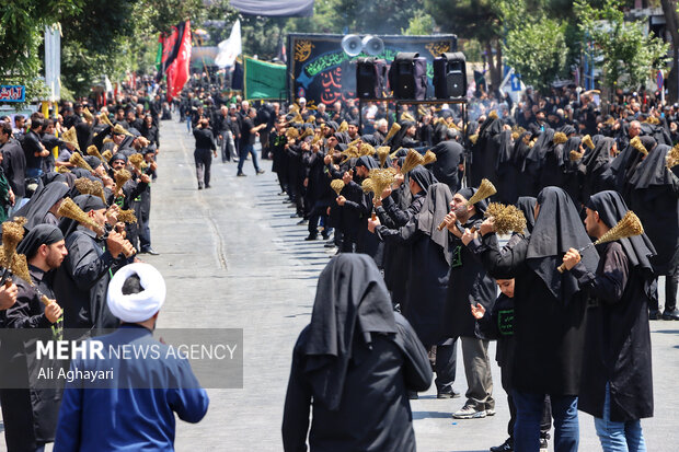 خنک سازی مسیر تردد عزاداران حسینی (ع) در روز تاسوعا در کرمانشاه