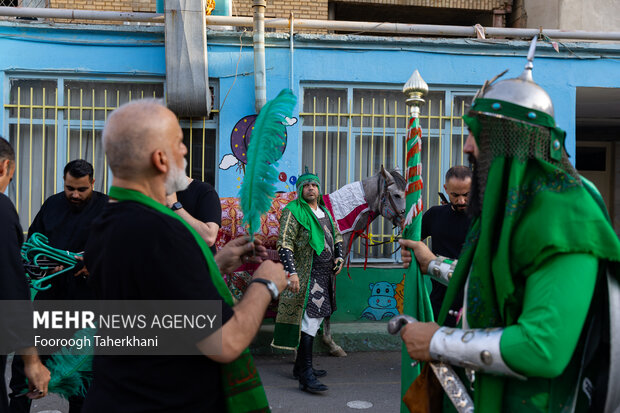 کاروان نمادین امام حسین‌(ع) در روز تاسوعا