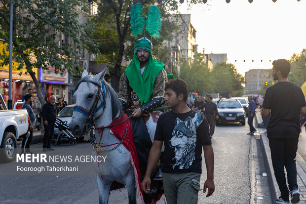 کاروان نمادین امام حسین‌(ع) در روز تاسوعا