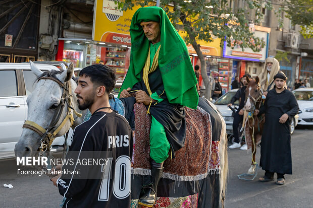 کاروان نمادین امام حسین‌(ع) در روز تاسوعا