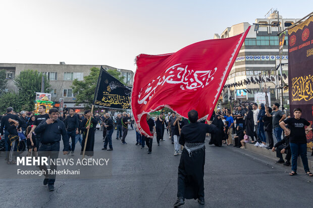 کاروان نمادین امام حسین‌(ع) در روز تاسوعا