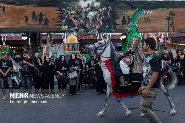 کاروان نمادین امام حسین‌(ع) در روز تاسوعا