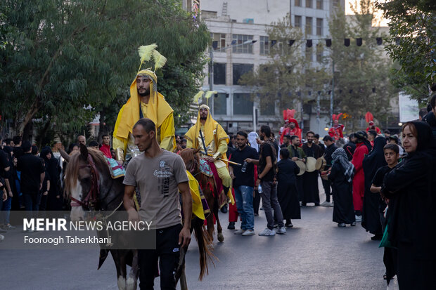 کاروان نمادین امام حسین‌(ع) در روز تاسوعا