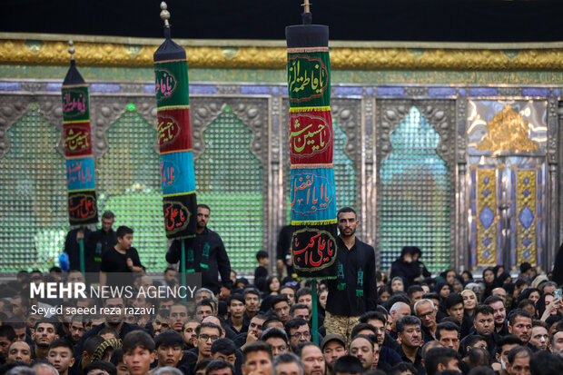 مراسم شب عاشورای حسینی در حرم امام خمینی (ره)