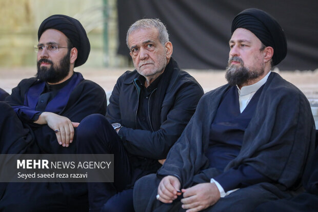 Tasu'a night at Imam Khomeini mausoleum