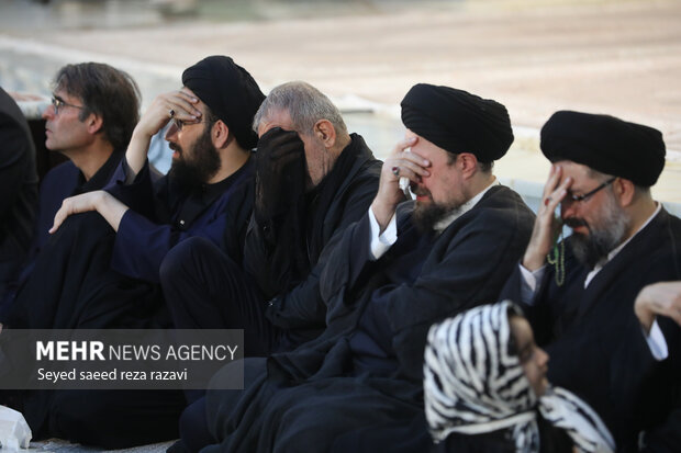 Tasu'a night at Imam Khomeini mausoleum