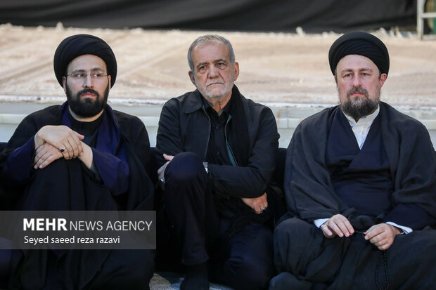 Tasu'a night at Imam Khomeini mausoleum