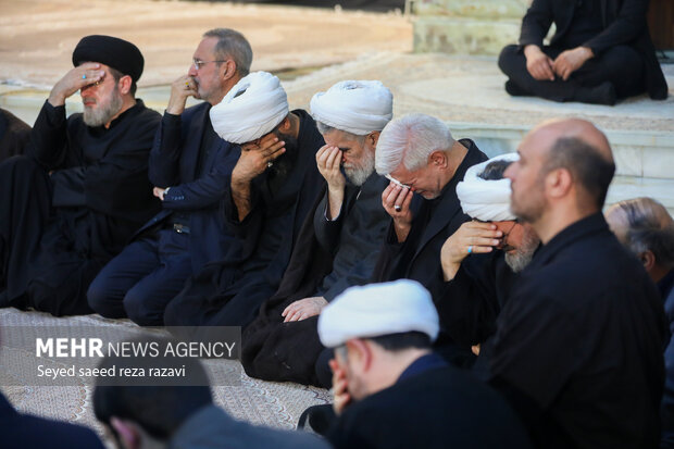 Tasu'a night at Imam Khomeini mausoleum