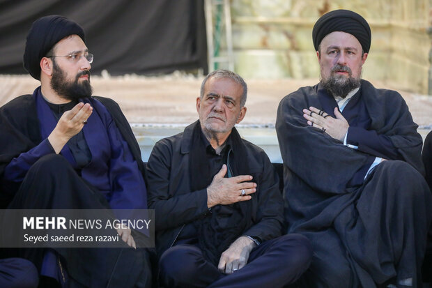 Tasu'a night at Imam Khomeini mausoleum