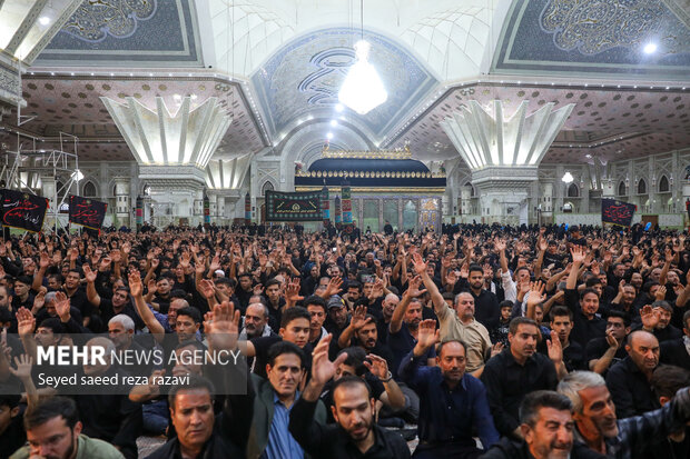 Tasu'a night at Imam Khomeini mausoleum