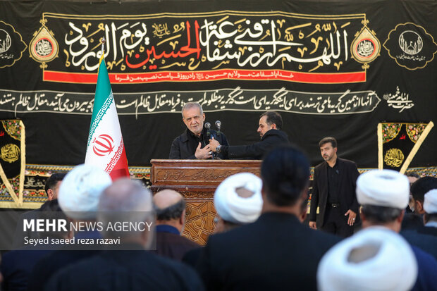 Tasu'a night at Imam Khomeini mausoleum