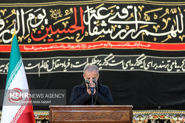 Tasu'a night at Imam Khomeini mausoleum