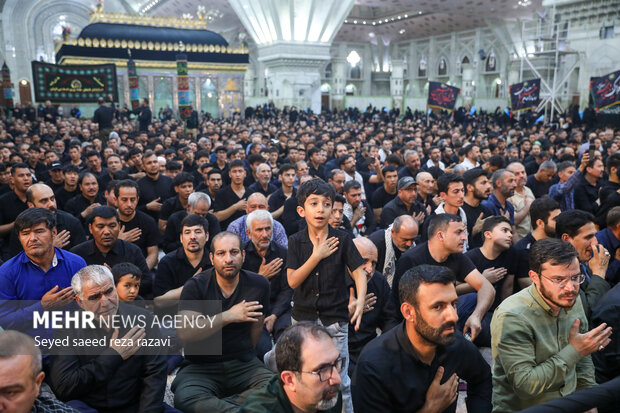 Tasu'a night at Imam Khomeini mausoleum