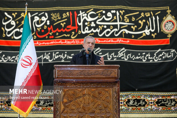 Tasu'a night at Imam Khomeini mausoleum