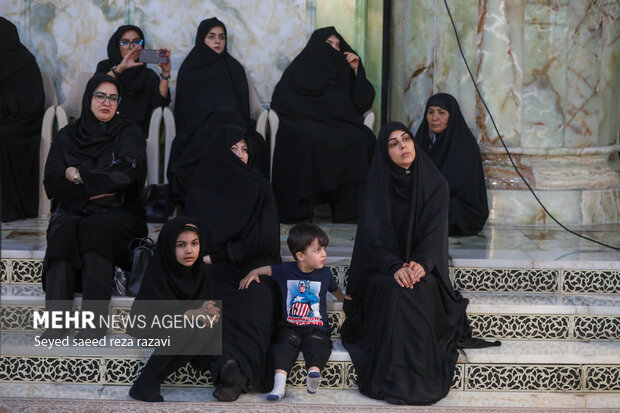 Tasu'a night at Imam Khomeini mausoleum