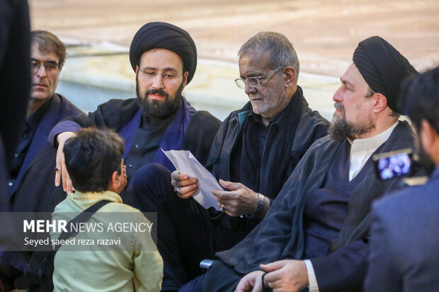 Tasu'a night at Imam Khomeini mausoleum