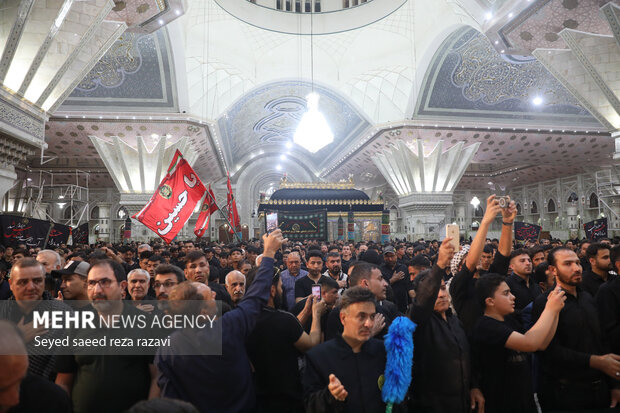 Tasu'a night at Imam Khomeini mausoleum