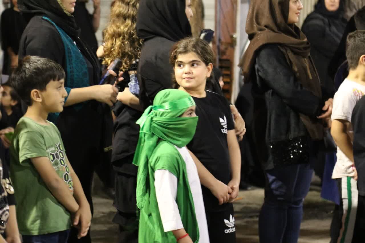 مردم ایلام یکپارچه در عزای حسینی/ برگزاری آیین های سنتی رونق گرفت