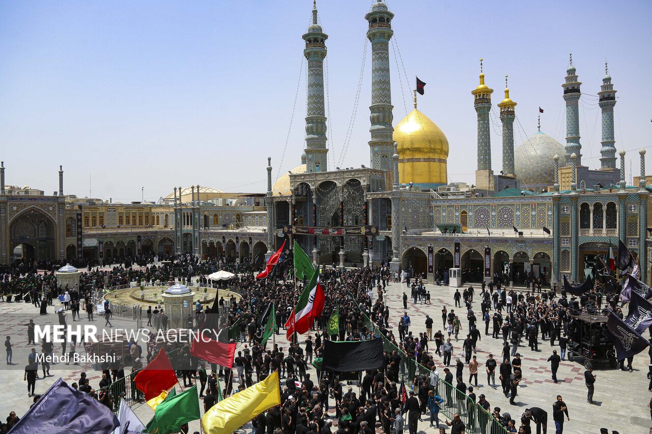 دسته های عزاداری به سمت حرم حضرت معصومه(س) رهسپار شدند