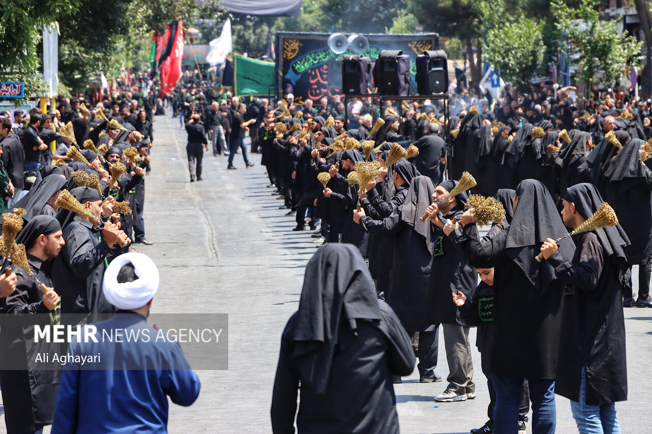 خنک سازی مسیر تردد عزاداران حسینی (ع) در روز تاسوعا در کرمانشاه