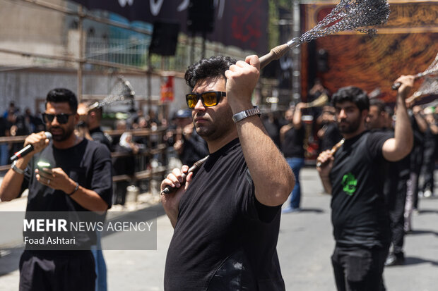 عزاداری ظهر عاشورای حسینی در تهران