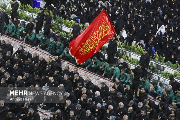 مراسم شام غریبان امام حسین (ع) در حرم امام رضا (ع)