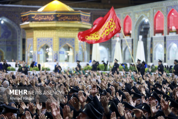 مراسم شام غریبان امام حسین (ع) در حرم امام رضا (ع)