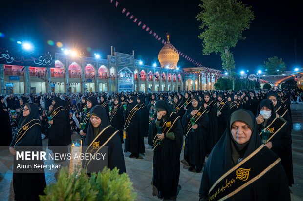 لاله گردانی شام غریبان اباعبدالله الحسین(ع) در حرم حضرت شاهچراغ(ع) شیراز