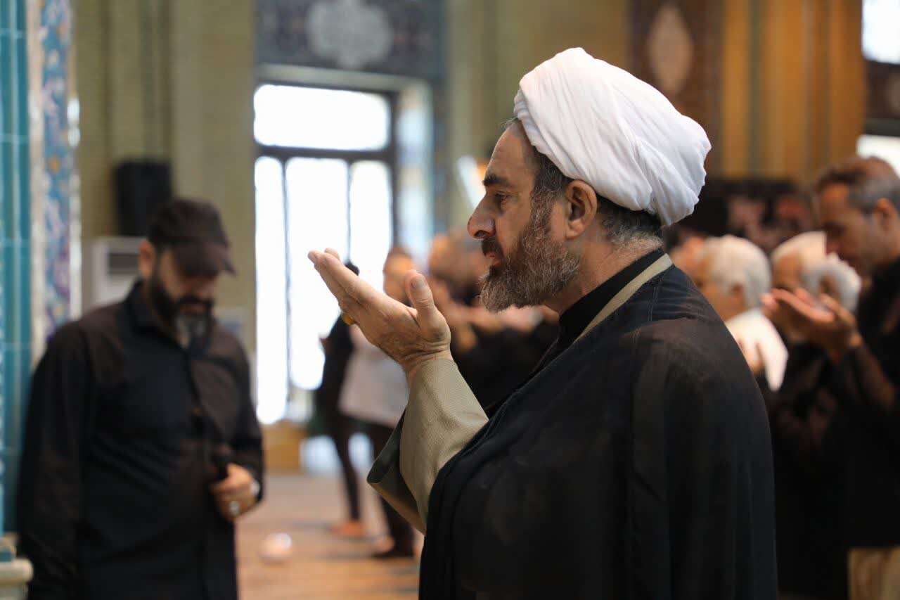 نماز ظهر عاشورا در مصلای شهر ایلام اقامه شد+تصاویر