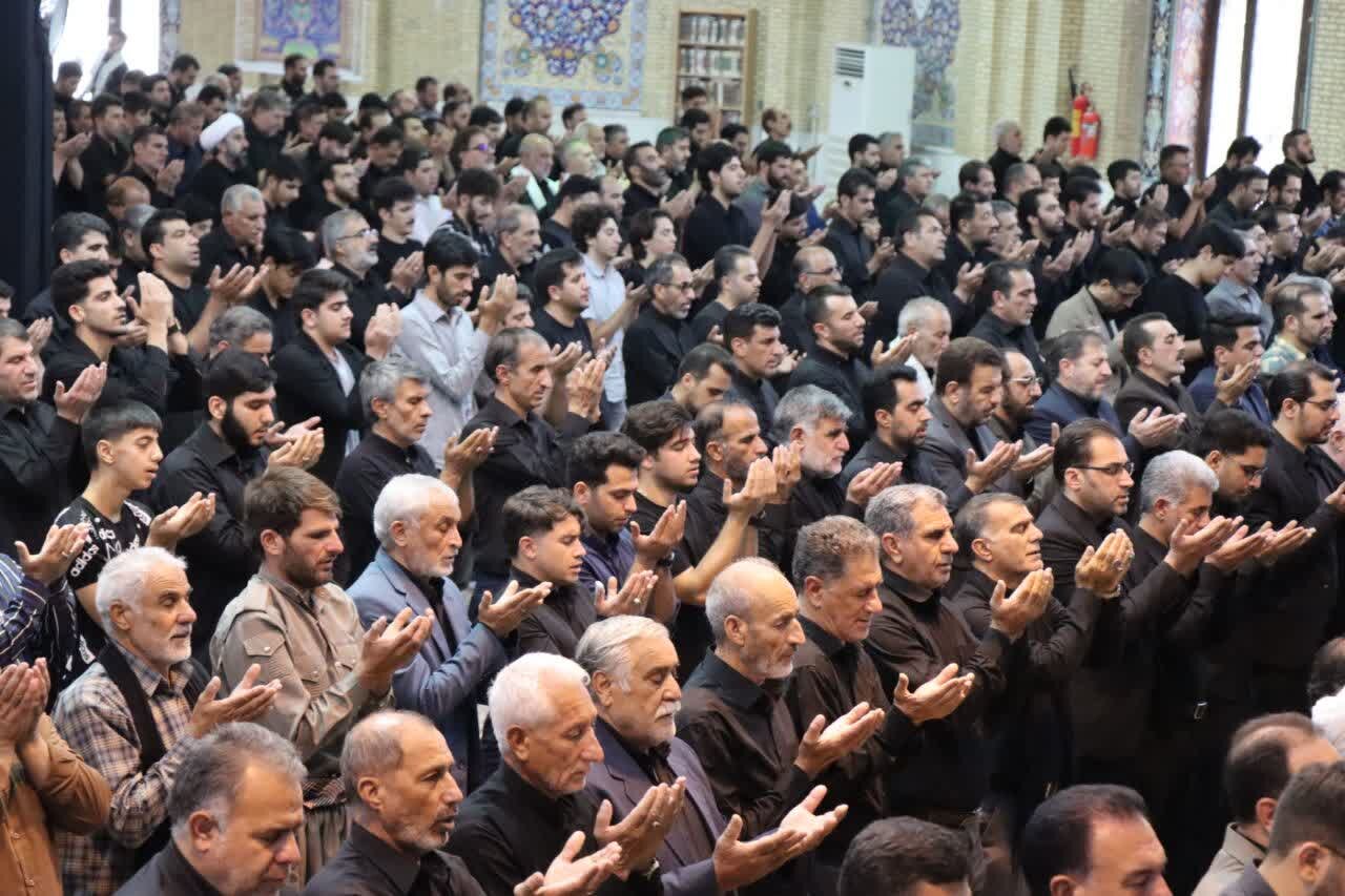 نماز ظهر عاشورا در مصلای شهر ایلام اقامه شد+تصاویر