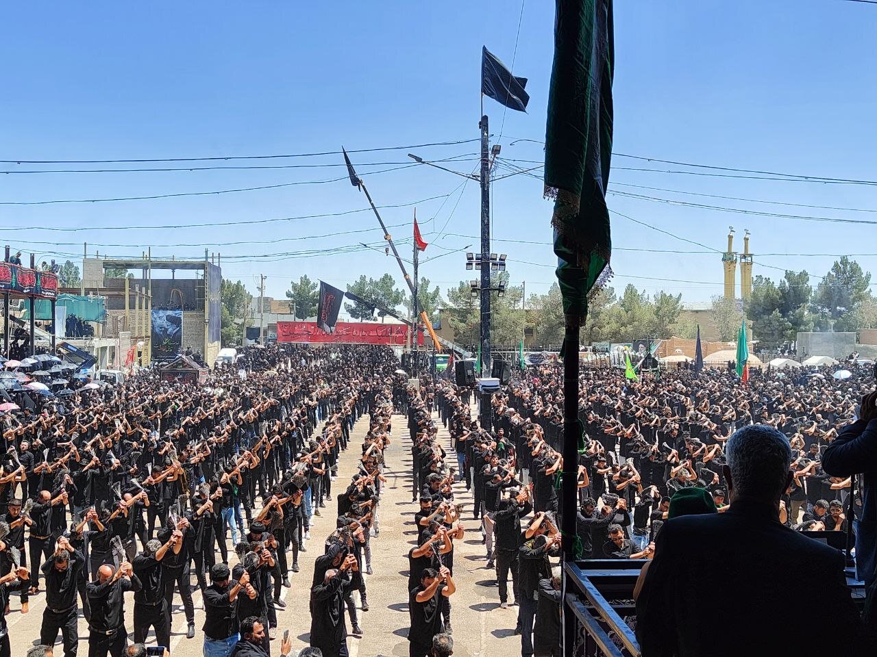 مراسم باشکوه زنجیرزنی روز عاشورا در حسینیه بزرگ جاجرم