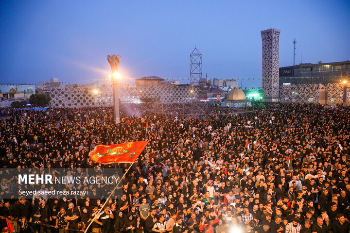 مراسم خیمه‌سوزان عصر عاشورا در میدان امام حسین (ع) تهران