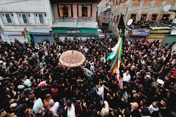 برخورد خشونت آمیز پلیس هند با عزاداران حسینی/ شماری بازداشت شدند