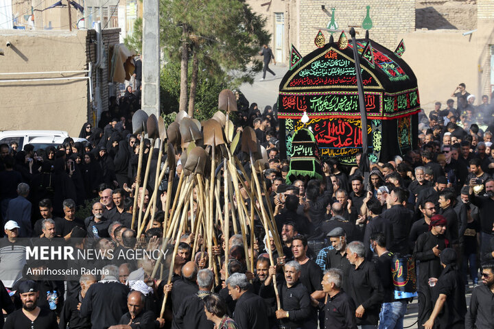 برگزاری آئین متفاوت «بیلبرداری» در برنامه حسینیه معلی