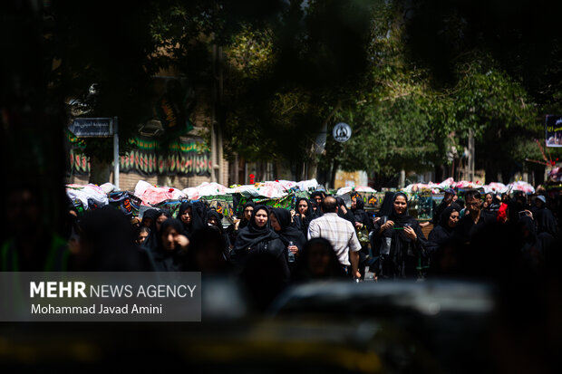 تشییع نمادین شهدای کربلا توسط زنان بنی‌اسد در قزوین⁩