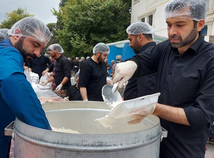 ۷۲ دیگ غذای نذری در گرگان با کمک مردم طبخ شد