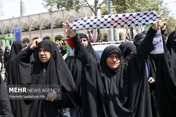 مسيرات حاشدة لأهالي مدينة مشهد لادانة جرائم الكيان الصهيوني