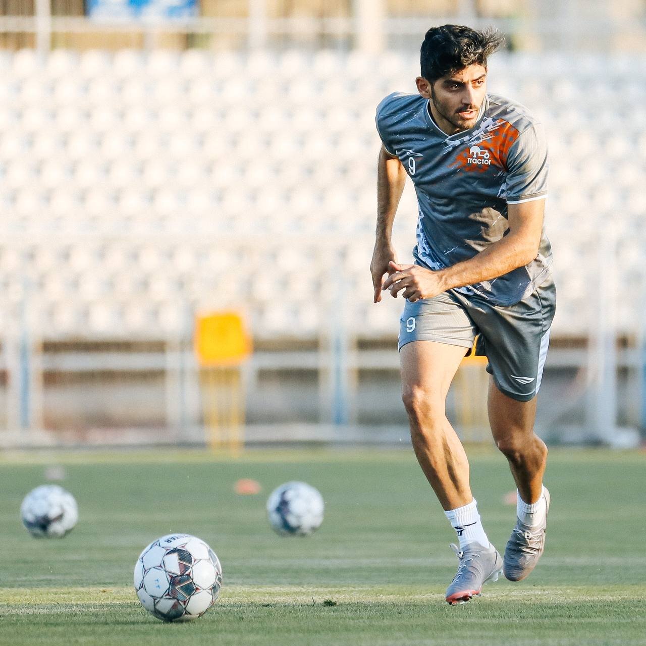 واکنش تراکتور به قطع همکاری با یک خارجی/دو ستاره، سرباز نیستند