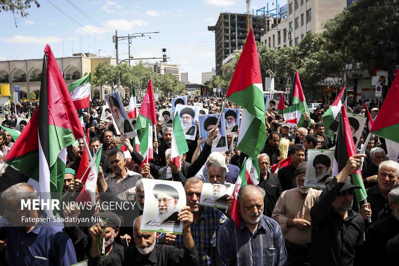 İran'da Filistin'e destek yürüyüşü yapıldı