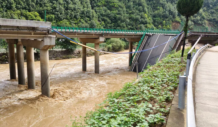 North China bridge collapse kills 11, leaves over 30 missing