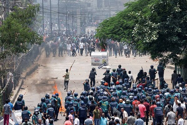 ادامه تظاهرات ضددولتی در بنگلادش/ ۳۰۰ نفر کشته شدند