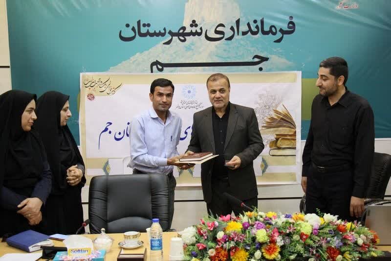 ۶۰ خدمت مختلف در کتابخانه های عمومی انجام میگیرد