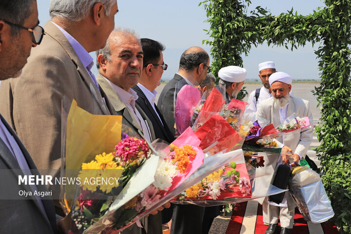 بازگشت اولین گروه حجاج گلستانی