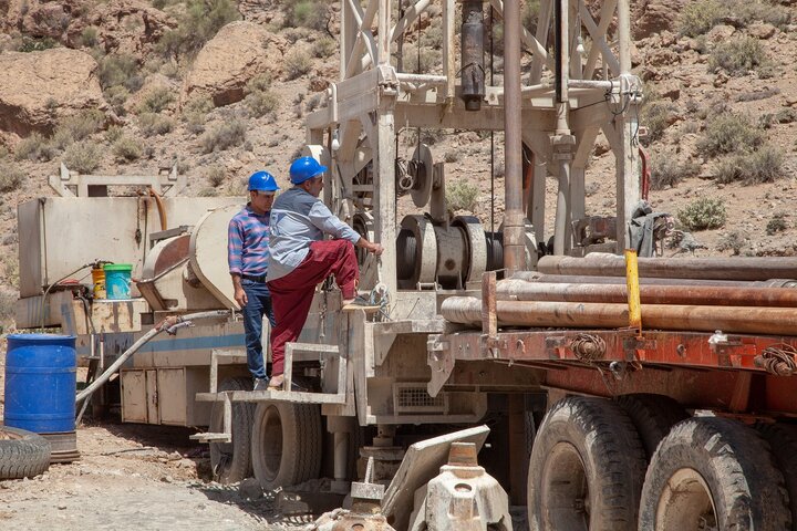 حفر ۲ حلقه چاه برای تامین آب شرب پایدار در شیراز حفر ۲ حلقه چاه برای تامین آب شرب پایدار در شیراز