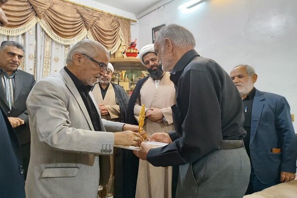 روایتی از ۴۰ سال خادمی برای اهل بیت/خستگی ناپدیر در راه امام حسین