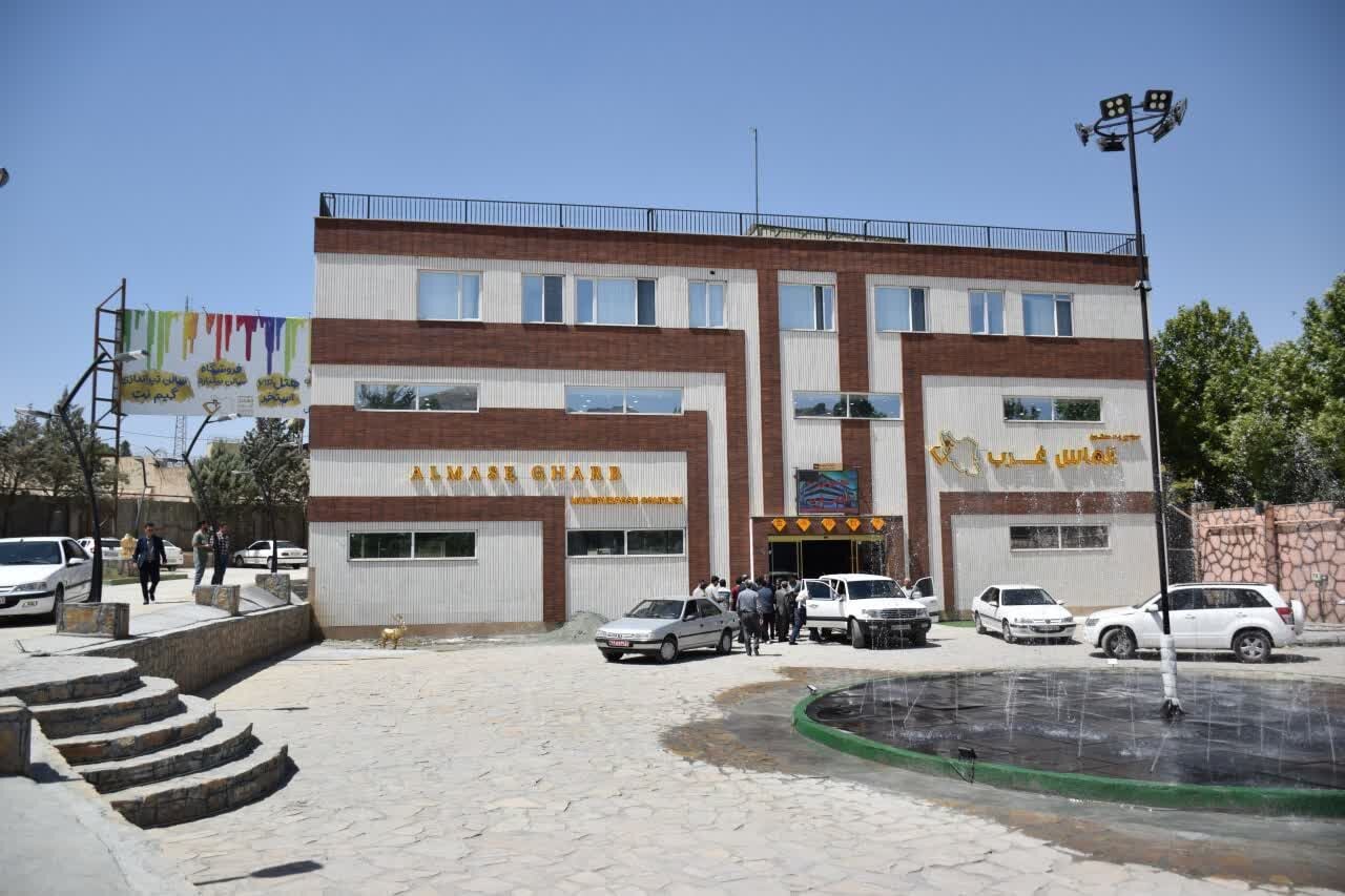 مجتمع گردشگری الماس غرب با اشتغالزایی ١٠٠ نفر در سنندج افتتاح شد