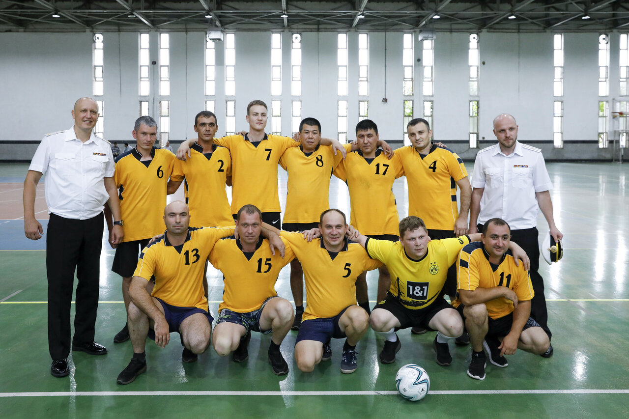 بازی فوتسال بین تیم های منطقه چهارم نداجاو کارکنان ناوSB45 روسیه