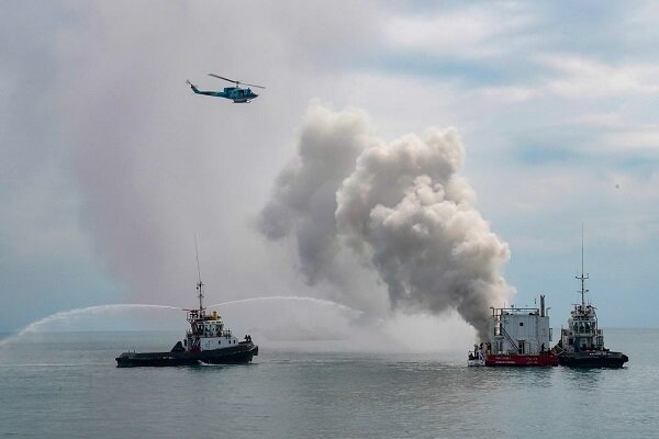 في المناورات المشتركة في بحر قزوين..تنفيذ عملية إطفاء الحرائق من قبل فرق الإنقاذ الإيرانية والروسية