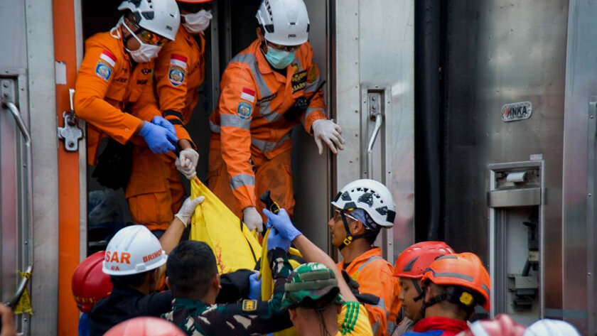 6 Tewas, 1 Luka dalam Tabrakan Gerbong Kereta di Indonesia