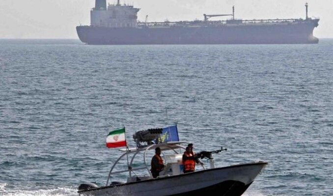 ''İran Fars Körfezi'nde bir tankere el koydu'' iddiası